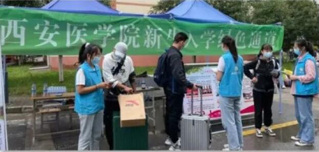 東信智能新生報到身份自助核驗解決方案