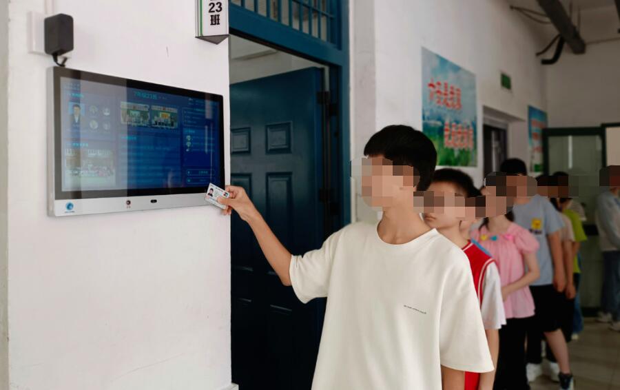 壁掛式電子班牌內置第三代社保卡讀卡器模塊 壁掛式電子班牌內置第三代社保卡讀卡器模塊